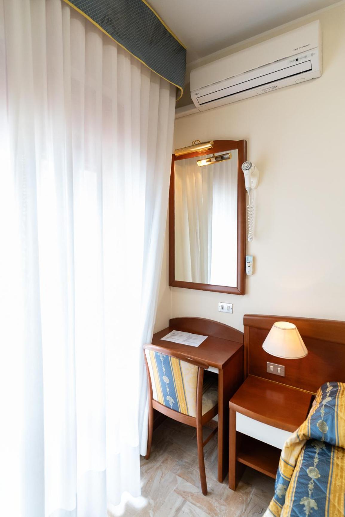 Easy Hotel Meryon Sottomarina Quarto foto